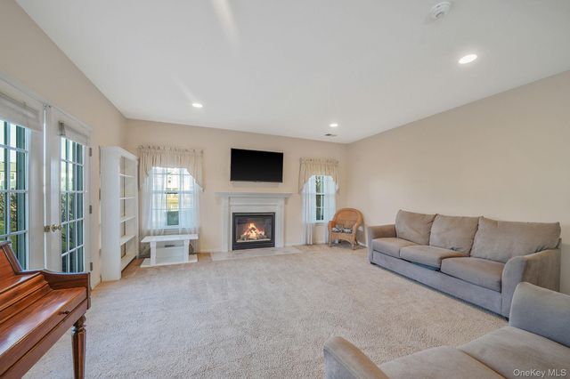 554 Mirror Pond Court, Moriches, NY 11955