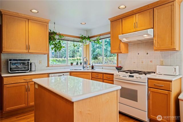 419 212th Avenue NE, Sammamish, WA 98074