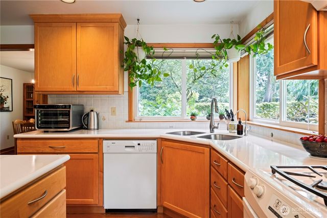 419 212th Avenue NE, Sammamish, WA 98074