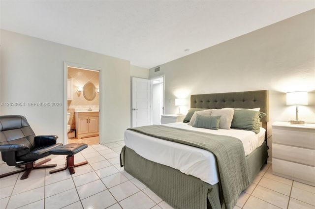 221 SE 9th Ave 102, Pompano Beach, FL 33060