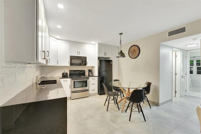 221 SE 9th Ave 102, Pompano Beach, FL 33060
