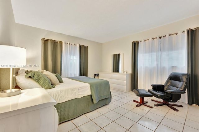 221 SE 9th Ave 102, Pompano Beach, FL 33060