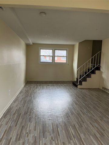 1114 Carrie Avenue, Des Moines, IA 50315