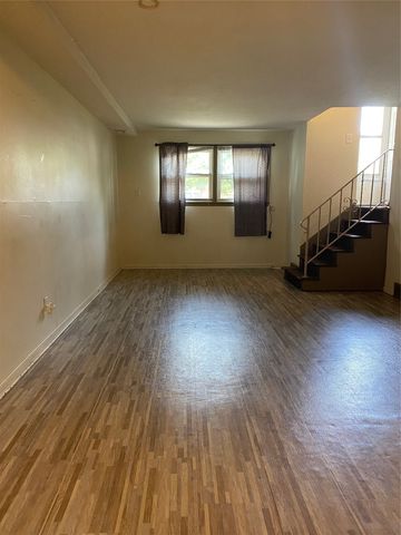 1114 Carrie Avenue, Des Moines, IA 50315