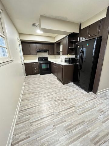 1114 Carrie Avenue, Des Moines, IA 50315