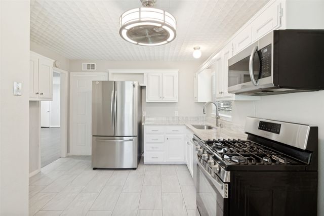 11524 Strand Street, Dallas, TX 75218