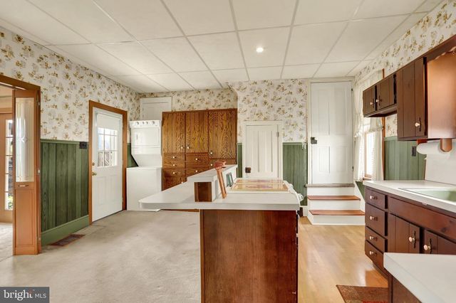 14 CHESTNUT ST, Newville, PA 17241