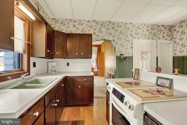 14 CHESTNUT ST, Newville, PA 17241