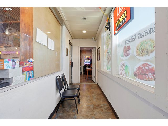 1815 Se 82ND Ave, Portland, OR 97216