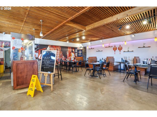 1815 Se 82ND Ave, Portland, OR 97216