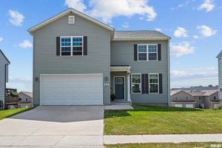 3347 GLENBROOK Circle, Bettendorf, IA 52722