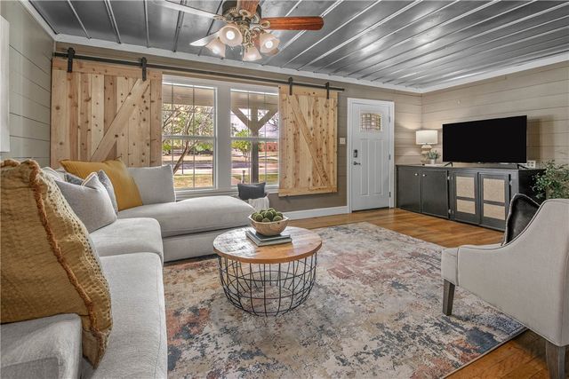 709 South Coulter Drive, Bryan, TX 77802