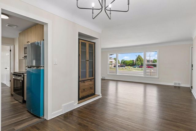 1432 County Road B West W, Roseville, MN 55113