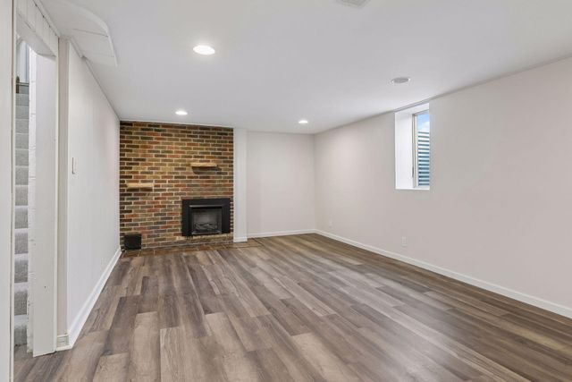 1432 County Road B West W, Roseville, MN 55113