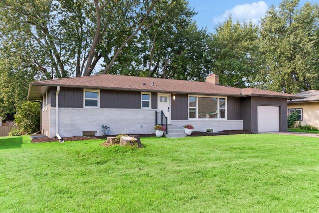 1432 County Road B West W, Roseville, MN 55113