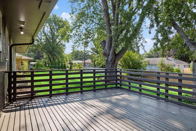 1432 County Road B West W, Roseville, MN 55113