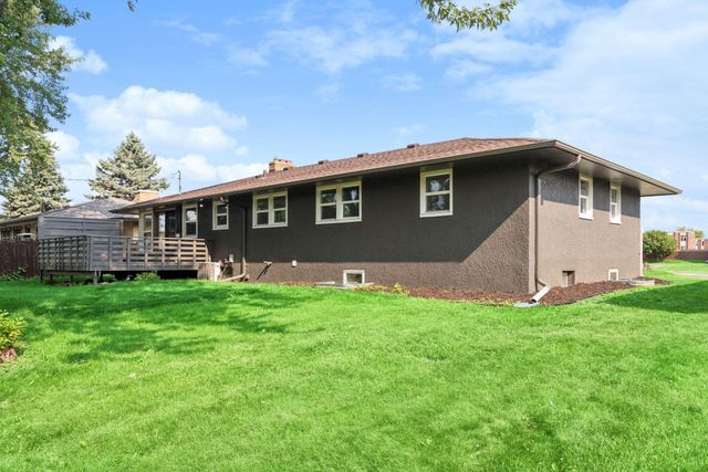 1432 County Road B West W, Roseville, MN 55113