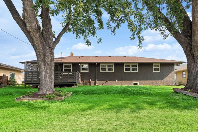 1432 County Road B West W, Roseville, MN 55113
