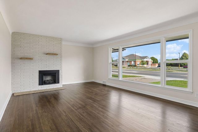 1432 County Road B West W, Roseville, MN 55113