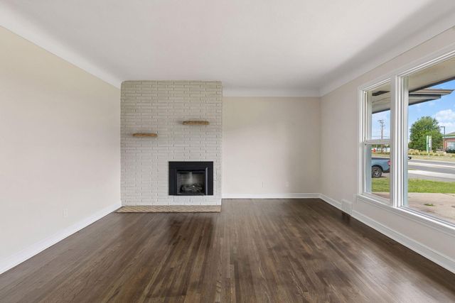 1432 County Road B West W, Roseville, MN 55113