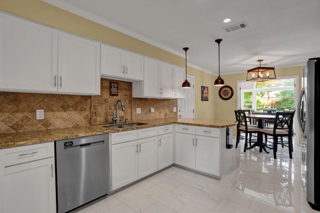 8729 E CARROLLWOOD LN, Cordova, TN 38016