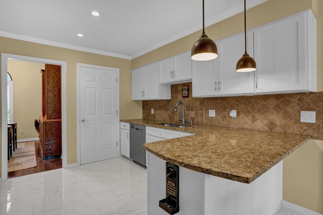 8729 E CARROLLWOOD LN, Cordova, TN 38016