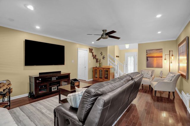 8729 E CARROLLWOOD LN, Cordova, TN 38016