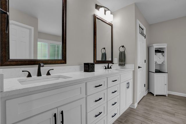 8729 E CARROLLWOOD LN, Cordova, TN 38016
