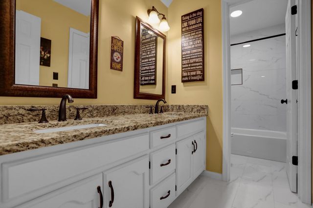 8729 E CARROLLWOOD LN, Cordova, TN 38016