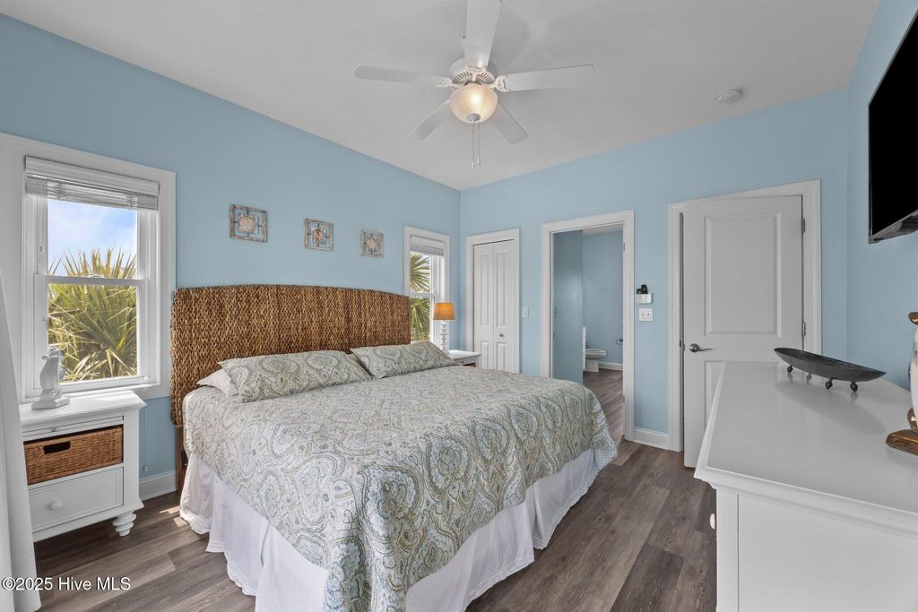 Image 10 of property listing at 132 N Permuda Wynd Drive, N Topsail Beach, NC 28460