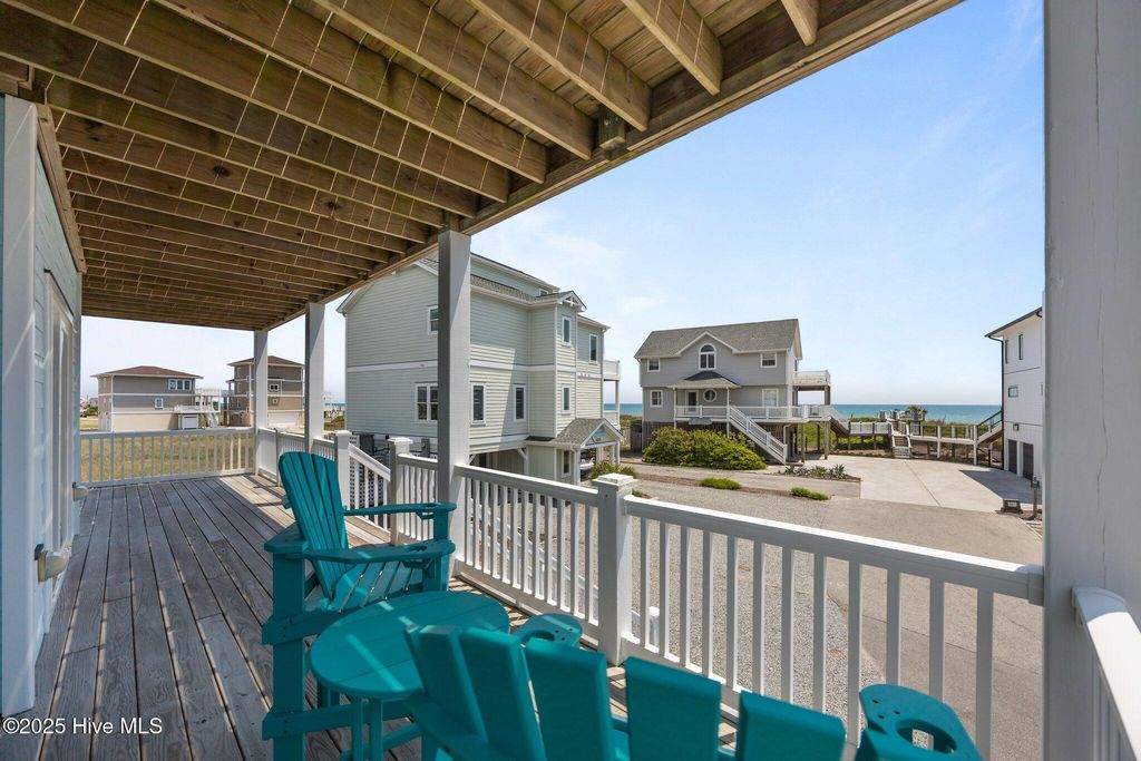 Image 13 of property listing at 132 N Permuda Wynd Drive, N Topsail Beach, NC 28460