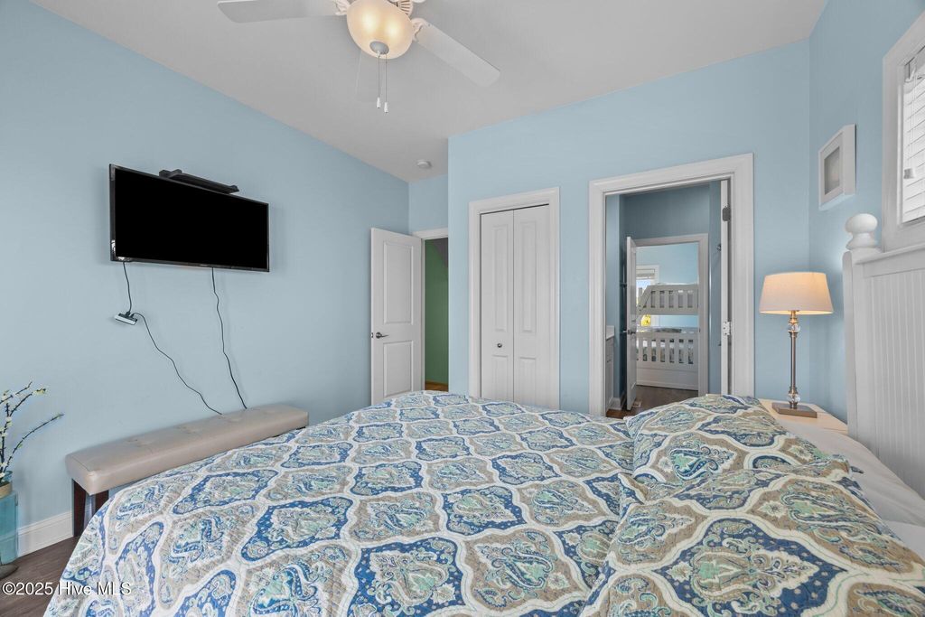 Image 17 of property listing at 132 N Permuda Wynd Drive, N Topsail Beach, NC 28460