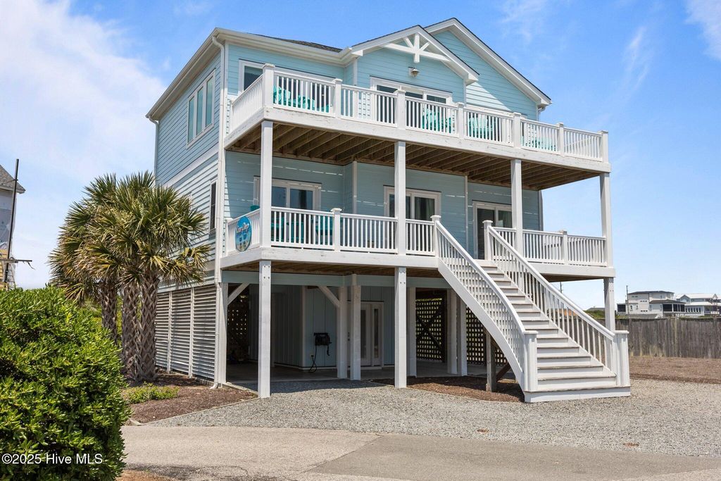 Image 2 of property listing at 132 N Permuda Wynd Drive, N Topsail Beach, NC 28460