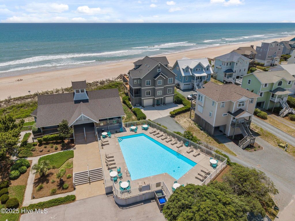 Image 3 of property listing at 132 N Permuda Wynd Drive, N Topsail Beach, NC 28460