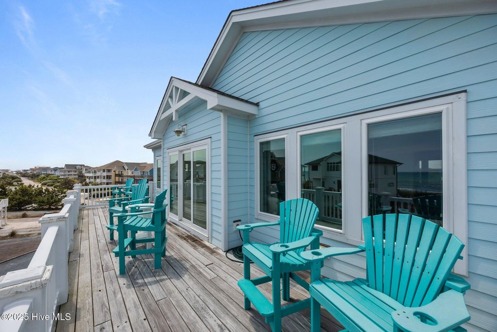 Image 40 of property listing at 132 N Permuda Wynd Drive, N Topsail Beach, NC 28460