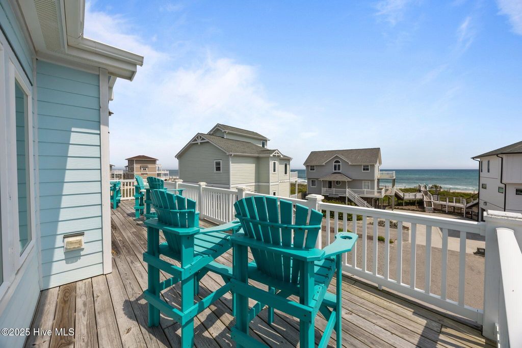 Image 41 of property listing at 132 N Permuda Wynd Drive, N Topsail Beach, NC 28460