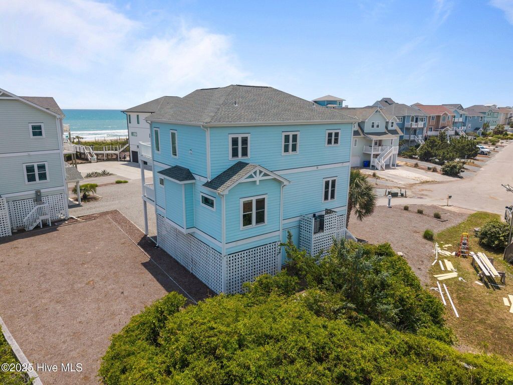 Image 43 of property listing at 132 N Permuda Wynd Drive, N Topsail Beach, NC 28460