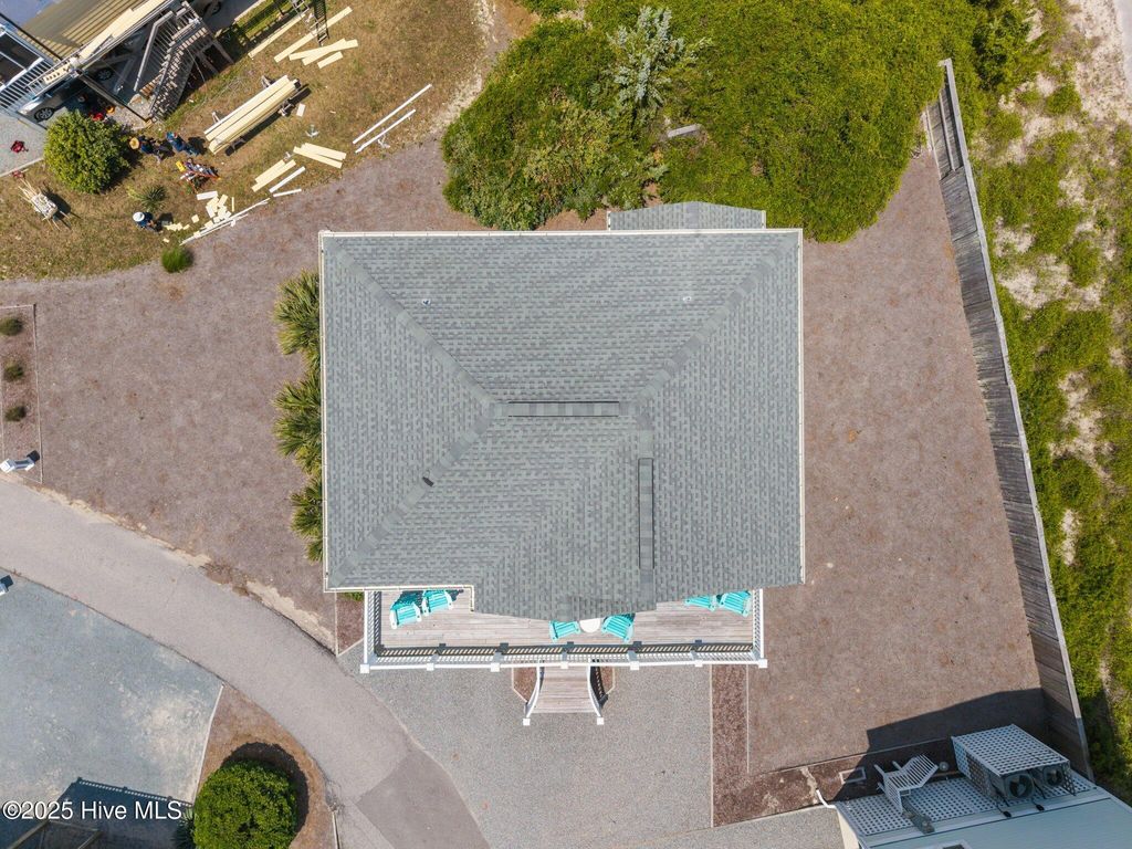 Image 45 of property listing at 132 N Permuda Wynd Drive, N Topsail Beach, NC 28460