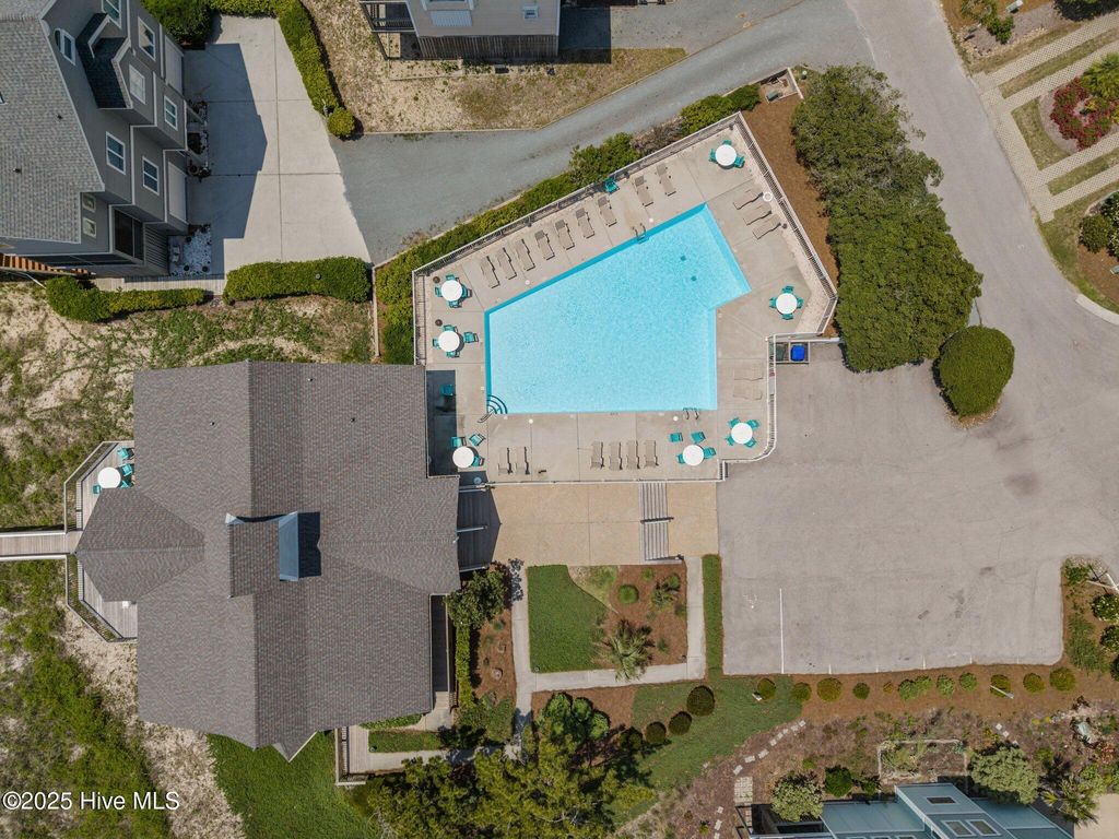 Image 56 of property listing at 132 N Permuda Wynd Drive, N Topsail Beach, NC 28460