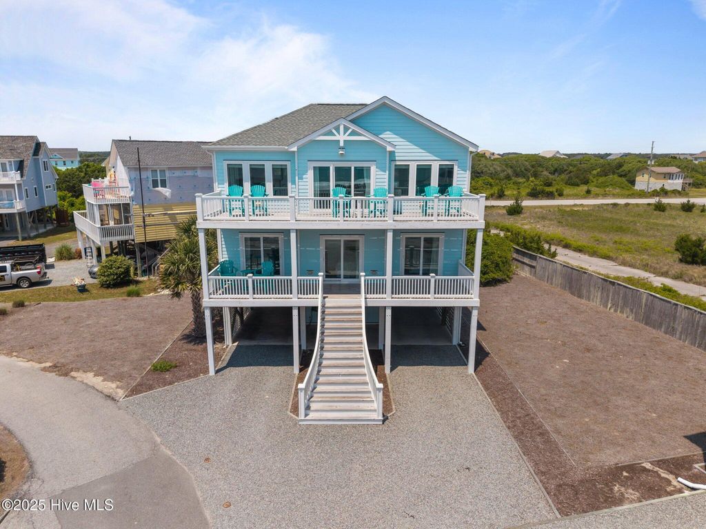 Image 7 of property listing at 132 N Permuda Wynd Drive, N Topsail Beach, NC 28460