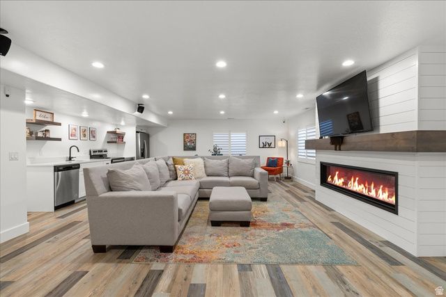 889 W SAGEWOOD DR, Stansbury Park, UT 84074