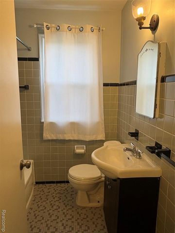 3003 Garden Avenue, Royal Oak, MI 48073