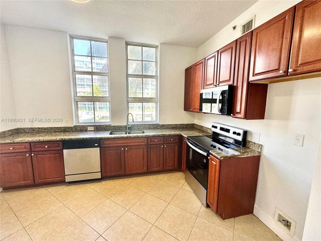 3001 NE 185th St 213, Aventura, FL 33180