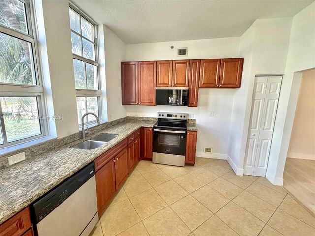 3001 NE 185th St 213, Aventura, FL 33180