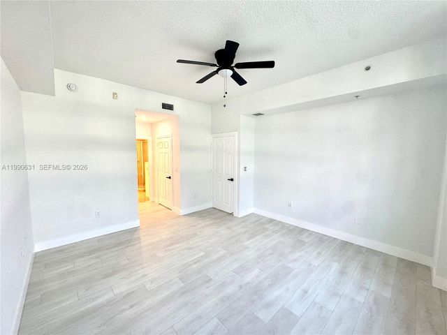 3001 NE 185th St 213, Aventura, FL 33180