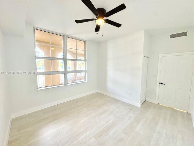 3001 NE 185th St 213, Aventura, FL 33180