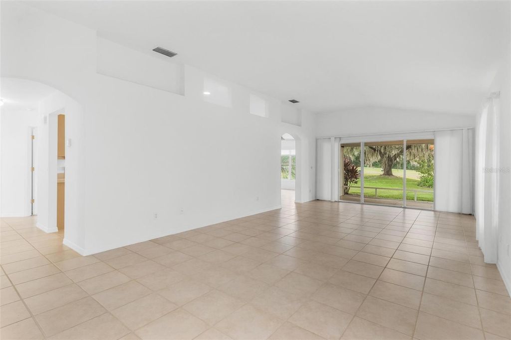 Image 4 of property listing at 7023 ARCADIAN COURT, Mount Dora, FL 32757