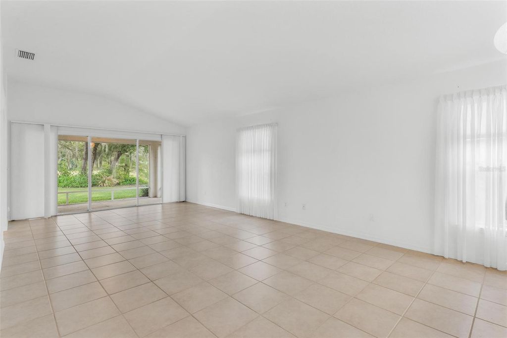 Image 5 of property listing at 7023 ARCADIAN COURT, Mount Dora, FL 32757