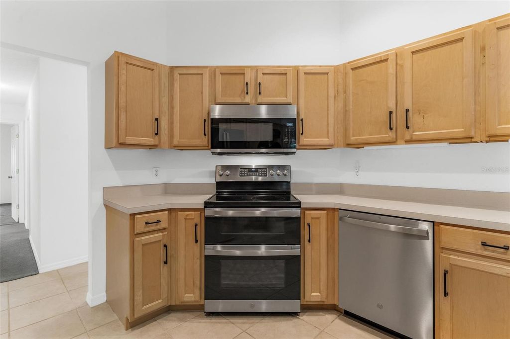 Image 10 of property listing at 7023 ARCADIAN COURT, Mount Dora, FL 32757