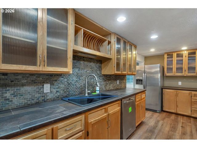 376 OLALLA Rd, Toledo, OR 97391